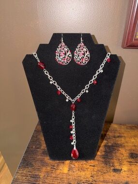 Red Crystal Teardrop Necklace & Filigree Earrings Set